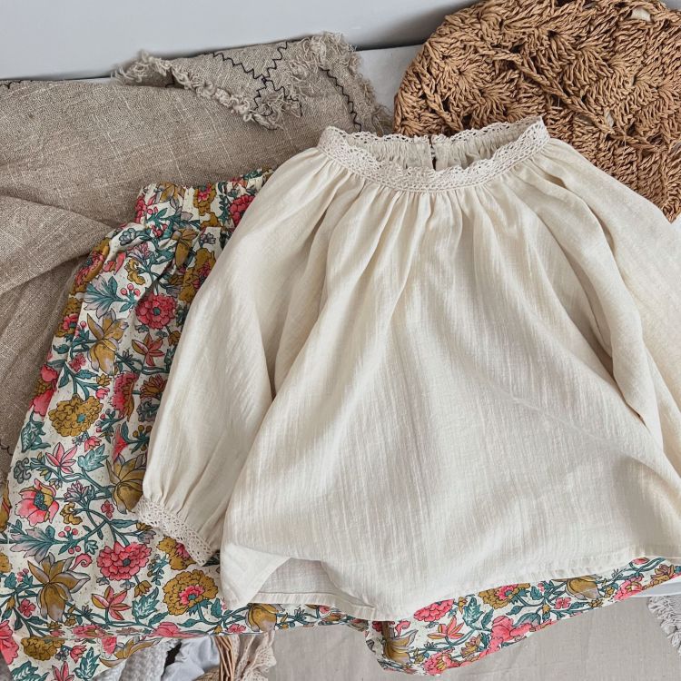 Baby Girls Solid Color Lace Patchwork Design O-Neck Long-Sleeved Tops-2