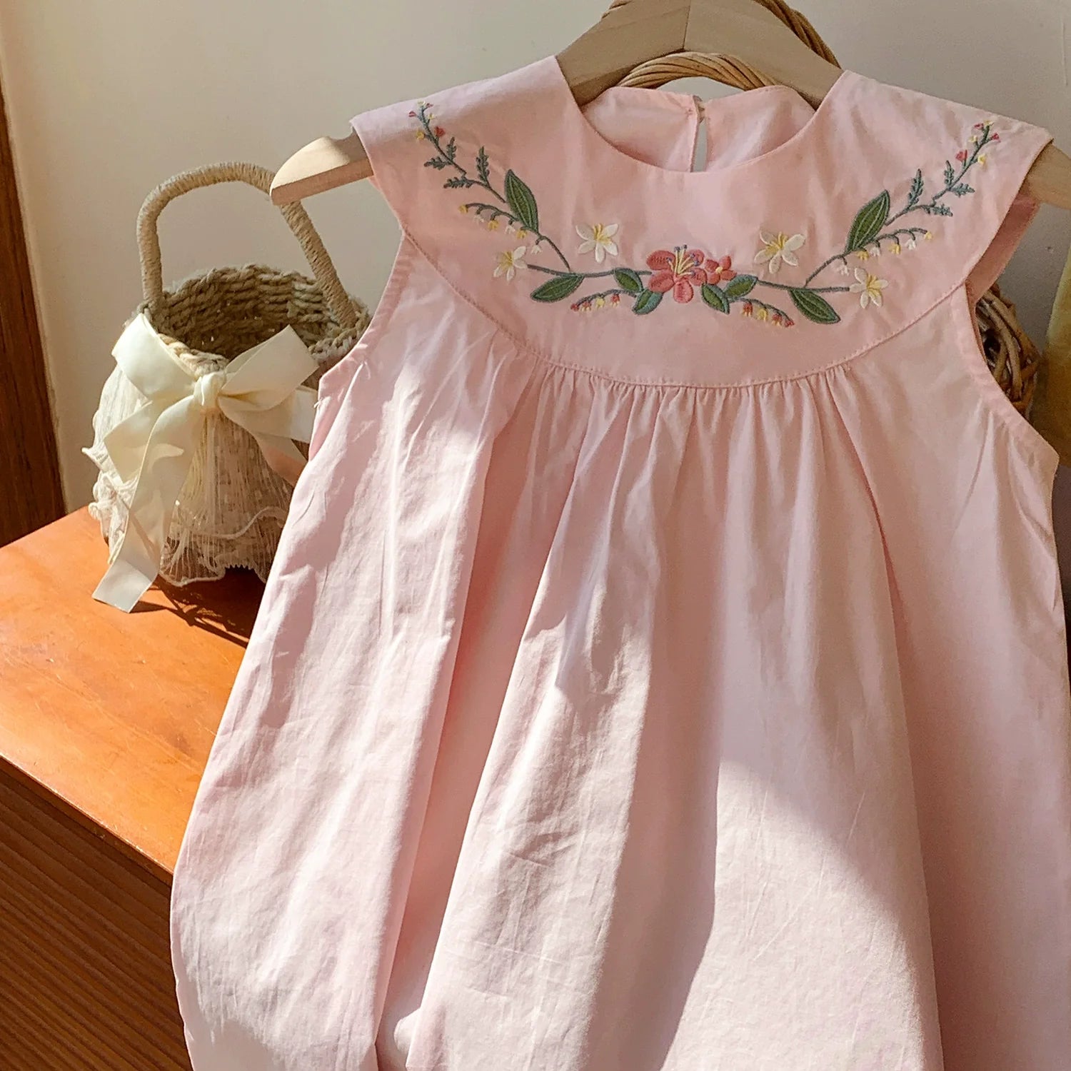 Summer Arrival Baby Kids Girls Cute Sleeveless Sweet Flowers Embroidered Dress-2