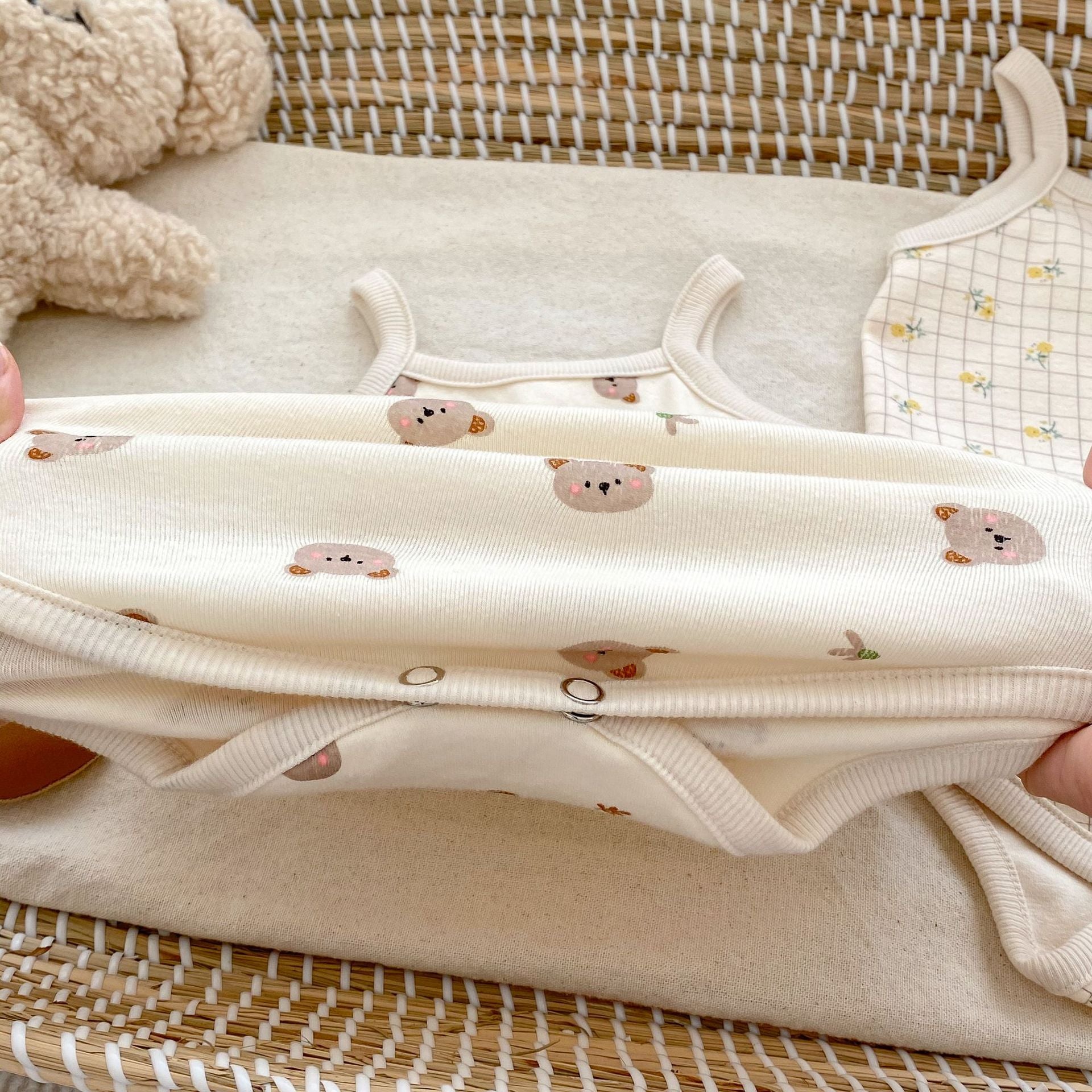 Summer Arrival Baby Unisex Sleeveless Thin Simple Pattern Onesies-4